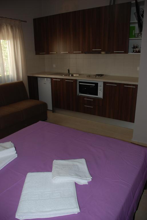 Marianna Apartments Néa Ródha Quarto foto