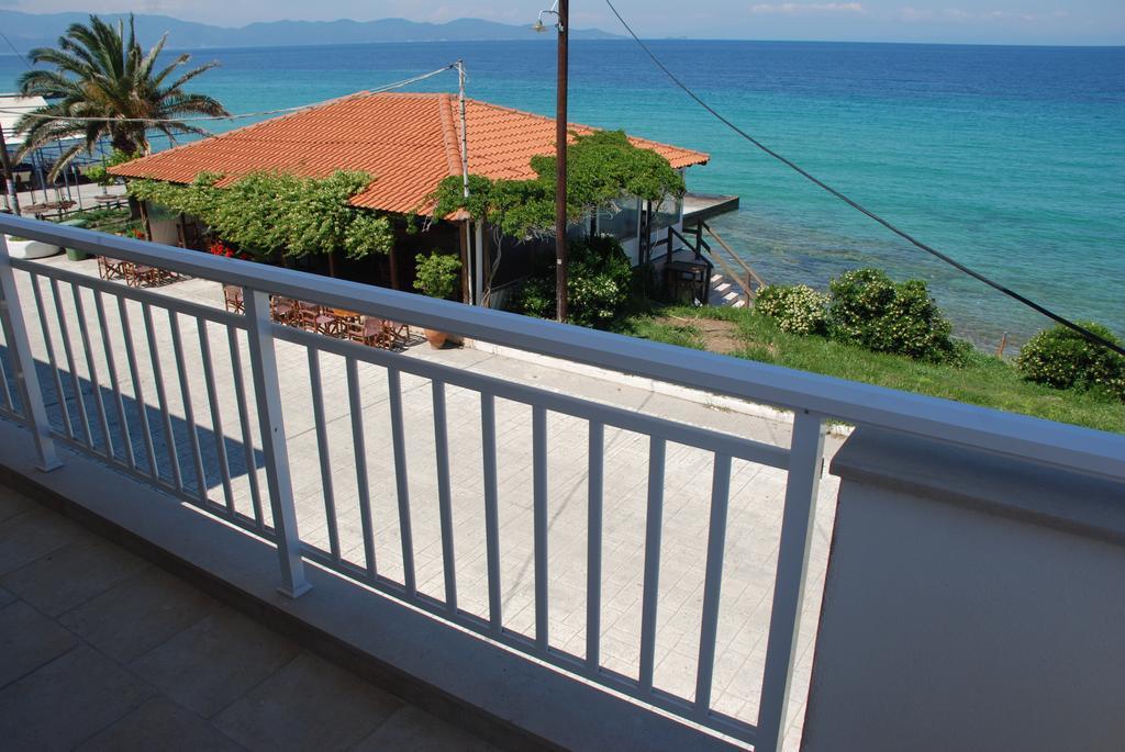 Marianna Apartments Néa Ródha Quarto foto
