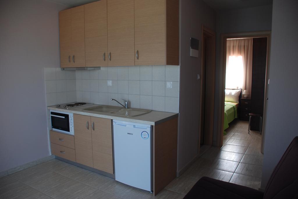 Marianna Apartments Néa Ródha Quarto foto