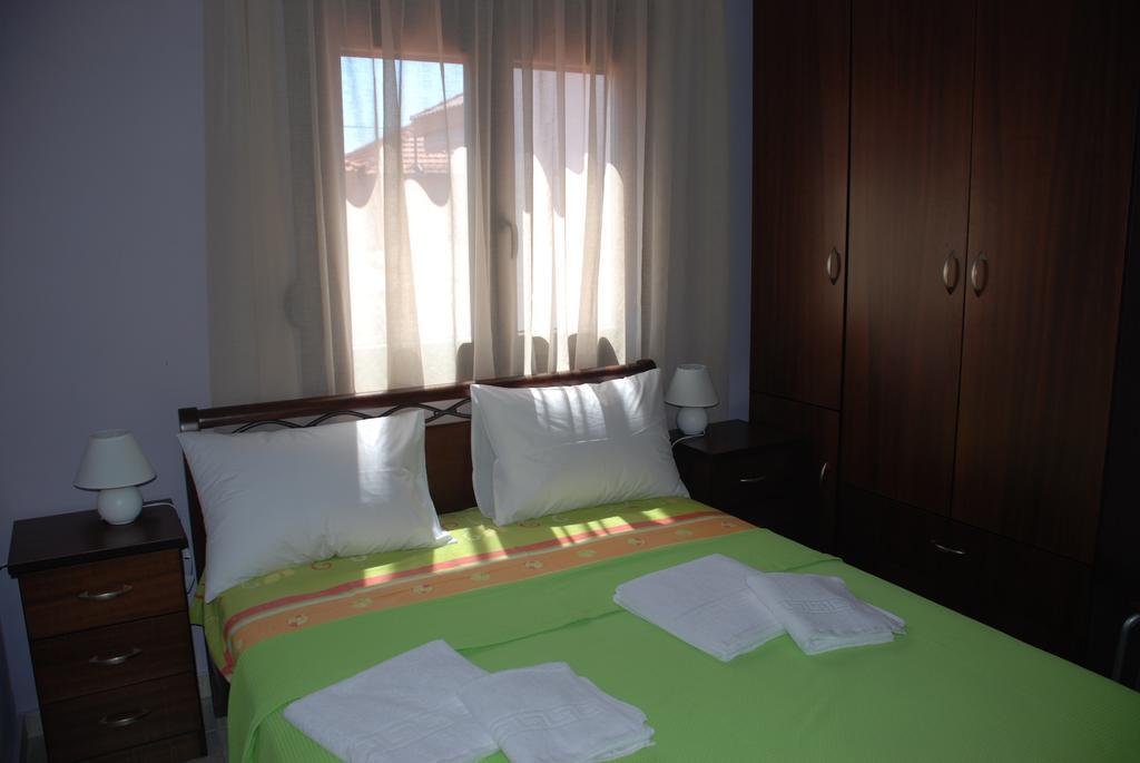 Marianna Apartments Néa Ródha Quarto foto