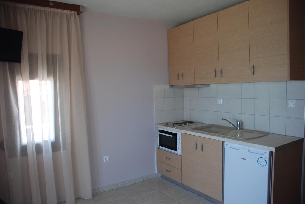 Marianna Apartments Néa Ródha Quarto foto