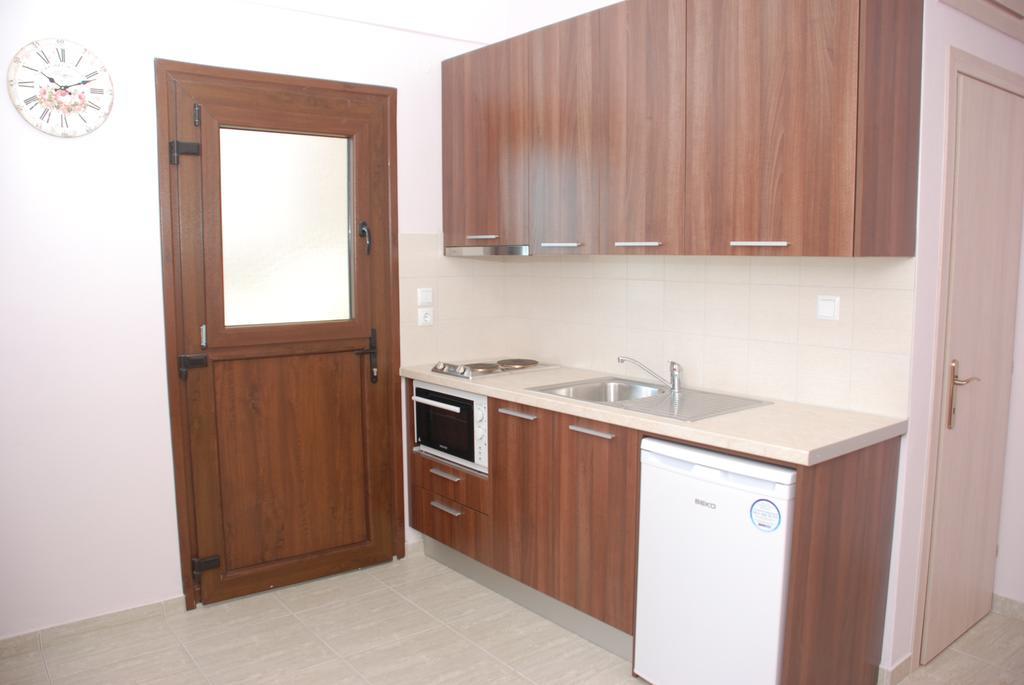 Marianna Apartments Néa Ródha Quarto foto