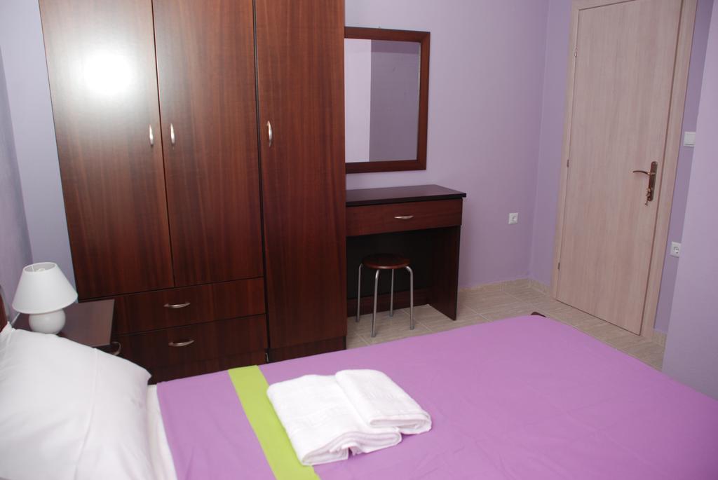 Marianna Apartments Néa Ródha Quarto foto