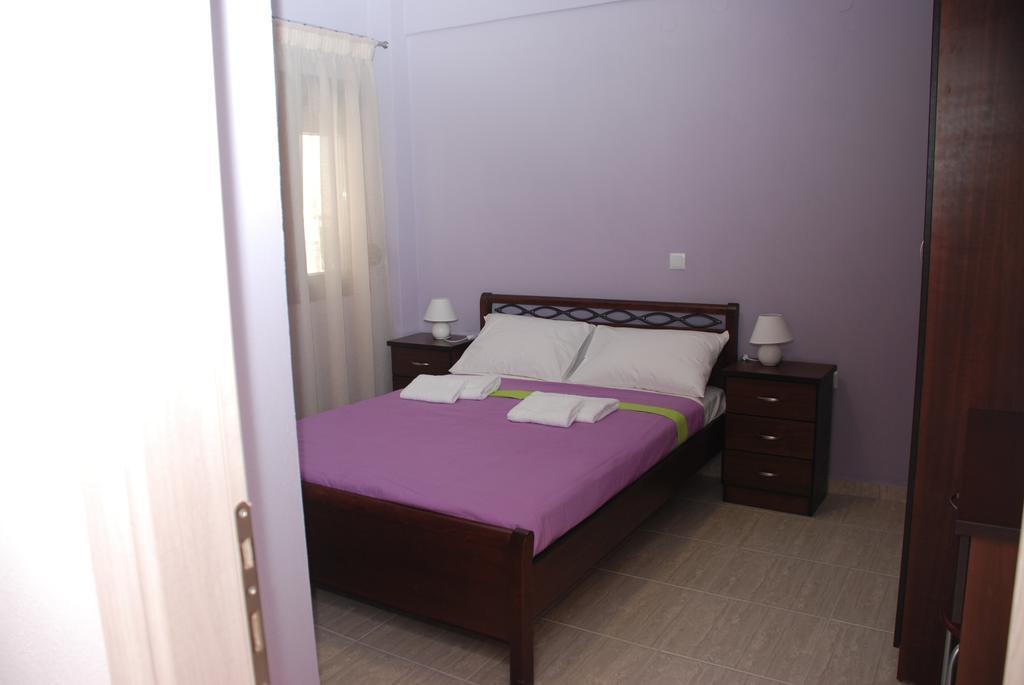 Marianna Apartments Néa Ródha Quarto foto