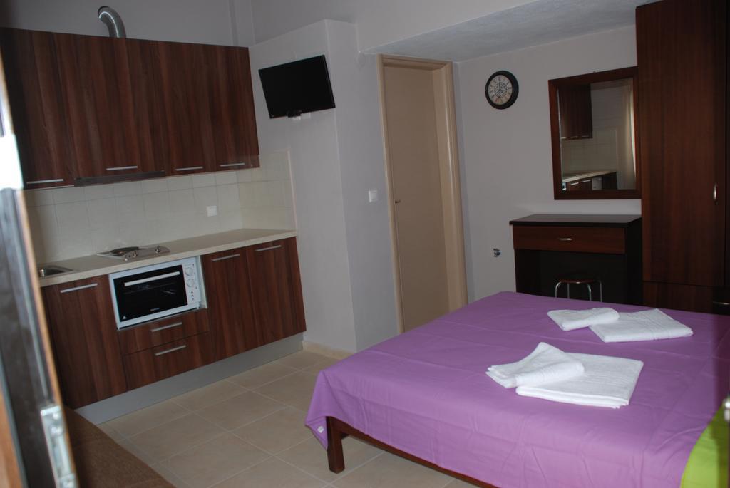 Marianna Apartments Néa Ródha Quarto foto