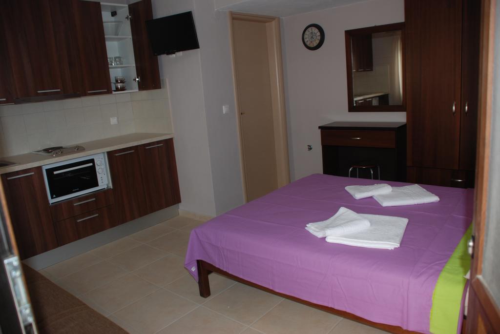 Marianna Apartments Néa Ródha Quarto foto