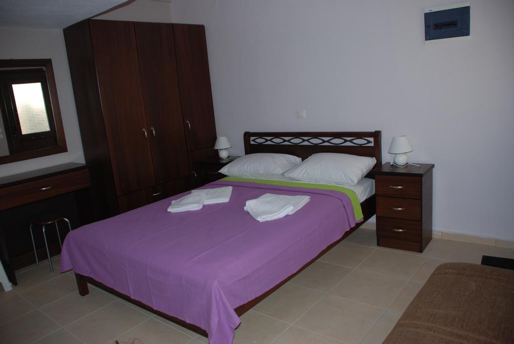 Marianna Apartments Néa Ródha Quarto foto