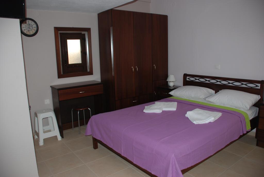 Marianna Apartments Néa Ródha Quarto foto