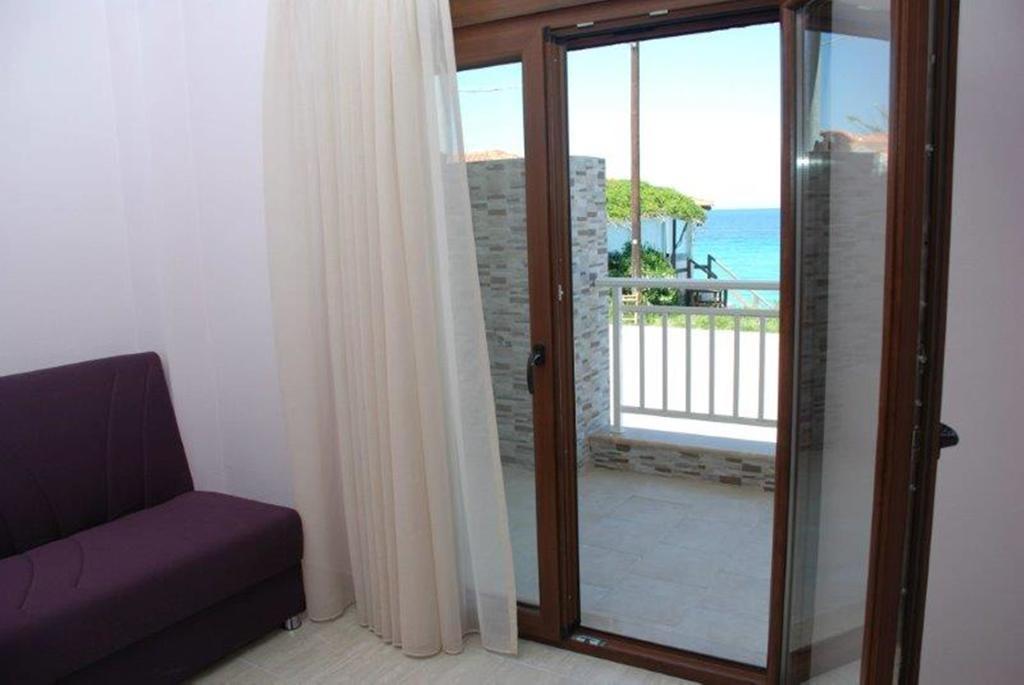 Marianna Apartments Néa Ródha Quarto foto